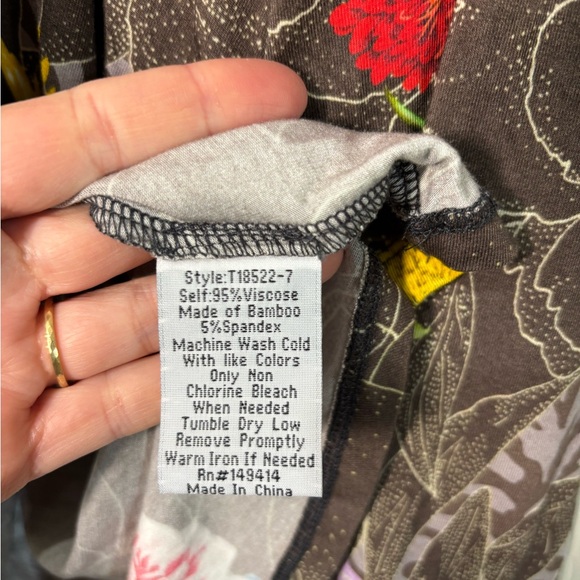 Johnny Was Shirt Womens XL Zippy Favorite 3/4 Sleeve V-Neck Swing Bamboo Stretch - Picture 7 of 9